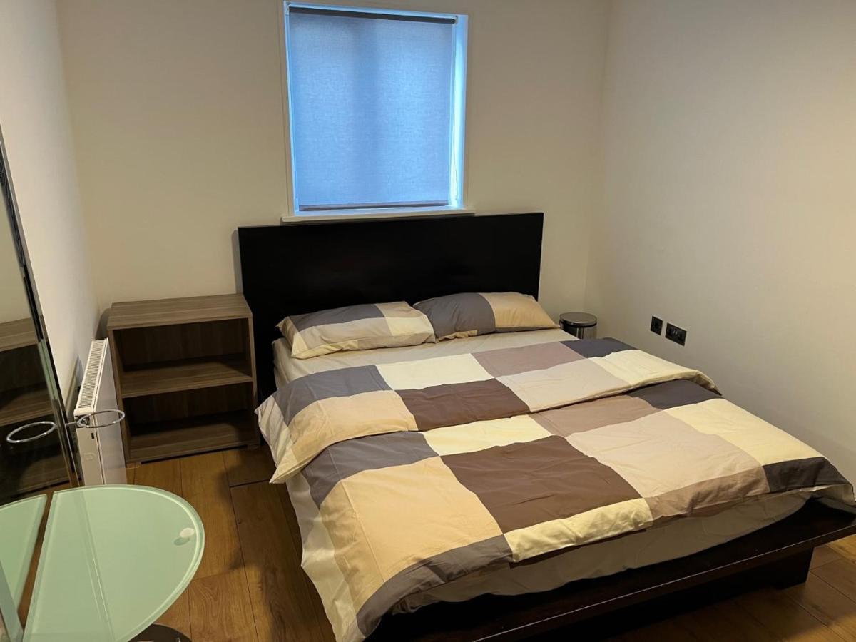 Three Bedroom House In Tooting By Star Apartments London Eksteriør billede