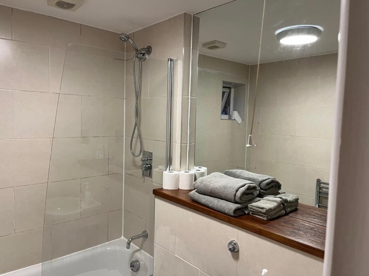 Three Bedroom House In Tooting By Star Apartments London Eksteriør billede