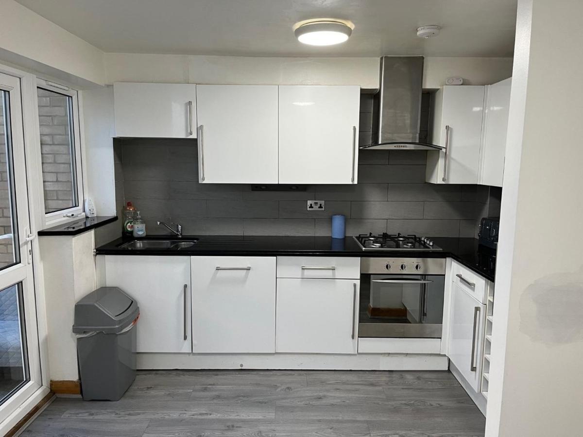Three Bedroom House In Tooting By Star Apartments London Eksteriør billede